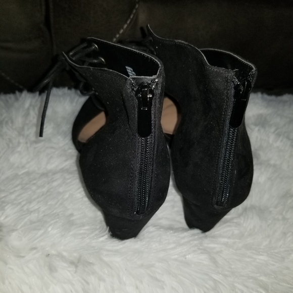 Shoes - Picture 3 of 3